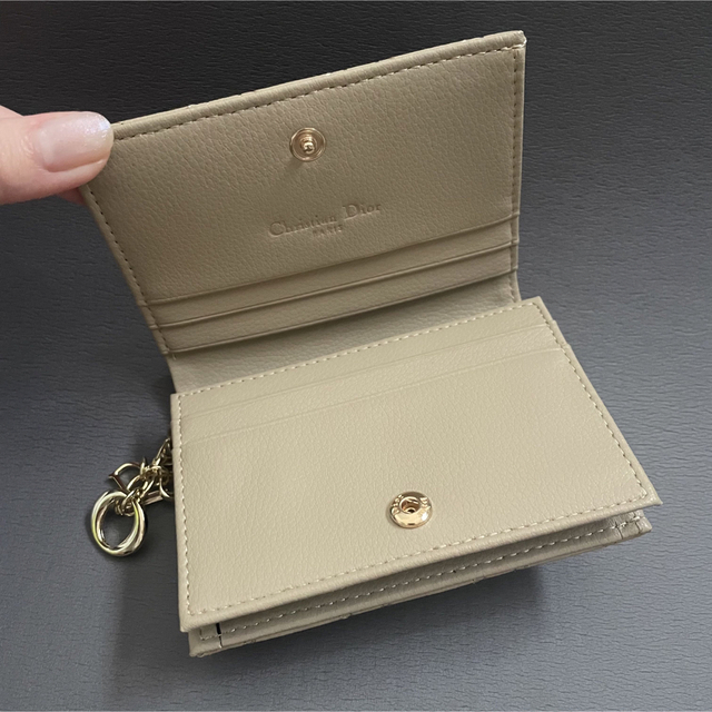 Christian Dior(クリスチャンディオール)のDior コンパクトウォレット ベージュ レディースのファッション小物(財布)の商品写真