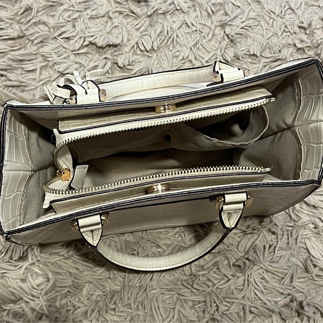 Ungrid(アングリッド)の〆18 Ungrid/アングリッド スカーフ付クロコ風型押しアオリスクエアバッグ レディースのバッグ(ハンドバッグ)の商品写真