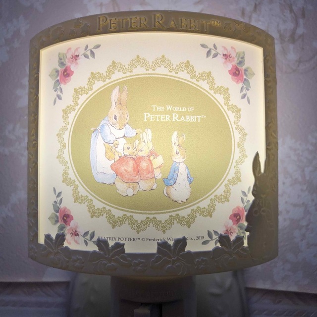 PETER RABBIT（TM）(ピーターラビット)の☆ピーターラビット・コンセントランプ ☆   ④ファミリー エンタメ/ホビーのおもちゃ/ぬいぐるみ(キャラクターグッズ)の商品写真