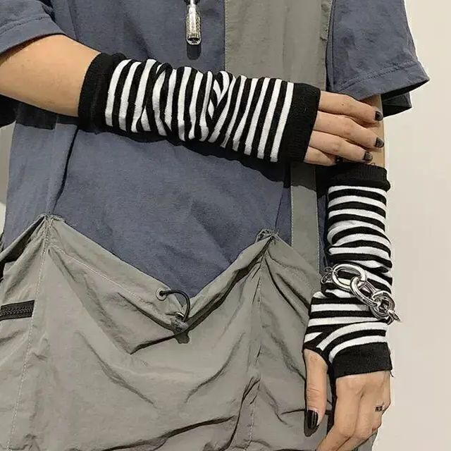 アームウォーマー アームカバー 白 黒 ボーダー 日焼け 紫外線対策 韓国 原宿 メンズのファッション小物(手袋)の商品写真