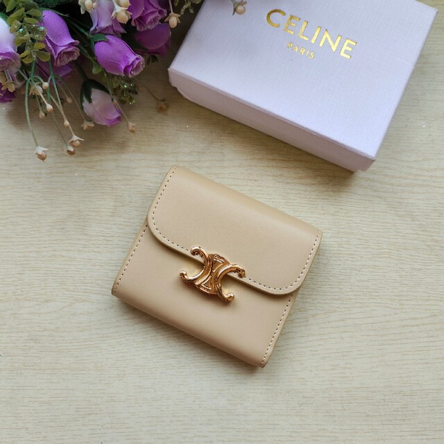 になります celine - お値下げ中!極美品❤セリーヌ 折り財布 小銭入れ