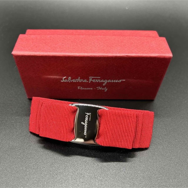 激安価格の 即購入可 値下げしました 未使用 美品 フェラガモ