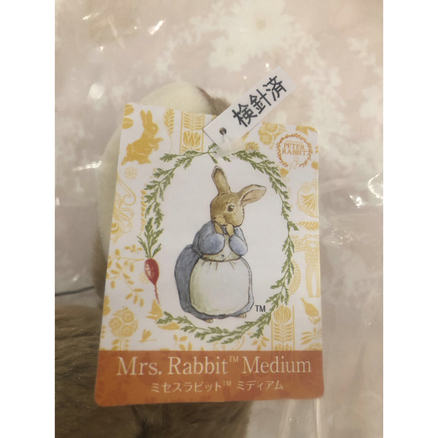 PETER RABBIT（TM）(ピーターラビット)の☆ピーターラビット・ぬいぐるみ・ミセスラビットMサイズ１点☆ エンタメ/ホビーのおもちゃ/ぬいぐるみ(ぬいぐるみ)の商品写真