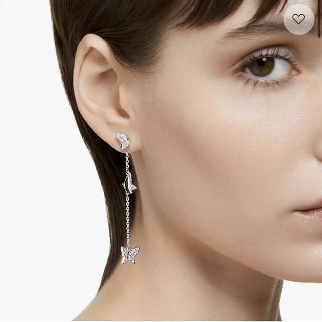 SWAROVSKI(スワロフスキー)のスワロフスキー蝶々ピアス レディースのアクセサリー(ピアス)の商品写真