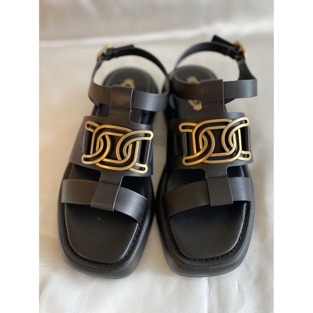 TOD'S(トッズ)のサイズ37 【TOD’S】ケイト レザー サンダル  レディースの靴/シューズ(サンダル)の商品写真