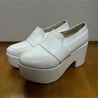 グレイル(GRL)のGRL 厚底 ローファー ホワイト 23.5(ローファー/革靴)