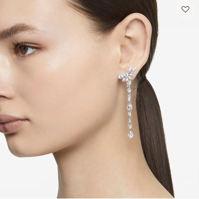 スワロフスキー　SWAROVSKI ピアス　アシンメトリー