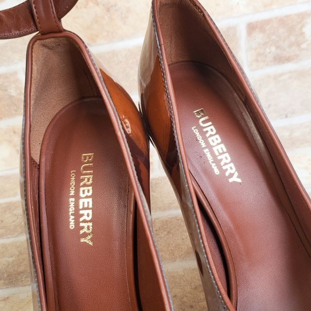 BURBERRY - 未使用 バーバリー ☆ PVC ポインテッドトゥ BURBERRY - 未使用 バーバリー ☆ PVC ポインテッドトゥ