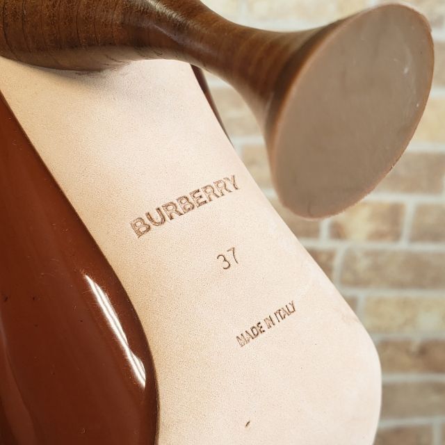 BURBERRY - 未使用 バーバリー ☆ PVC ポインテッドトゥ BURBERRY - 未使用 バーバリー ☆ PVC ポインテッドトゥ