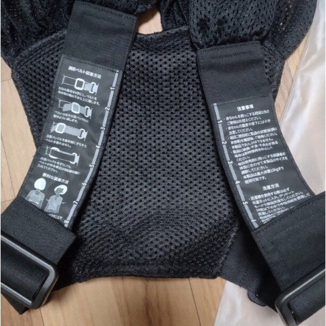 スモルビ　SMORbi 抱っこ紐　 ブラック　メッシュ　ヘッドサポート付き キッズ/ベビー/マタニティの外出/移動用品(スリング)の商品写真