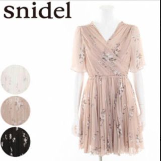 スナイデル(SNIDEL)の【美品】♡スナイデル♡スプリングフラワーシフォンワンピース♡ピンクベージュ♡(ミニワンピース)