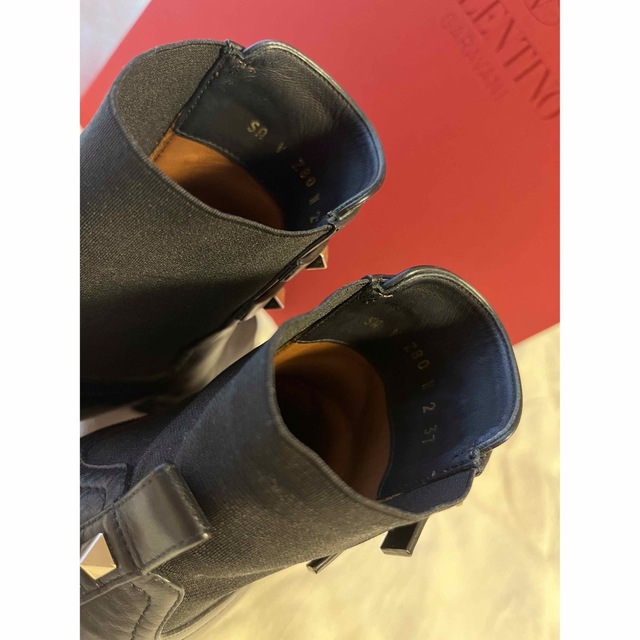 VALENTINO(ヴァレンティノ)のVALENTINO ショートブーツ レディースの靴/シューズ(ブーツ)の商品写真