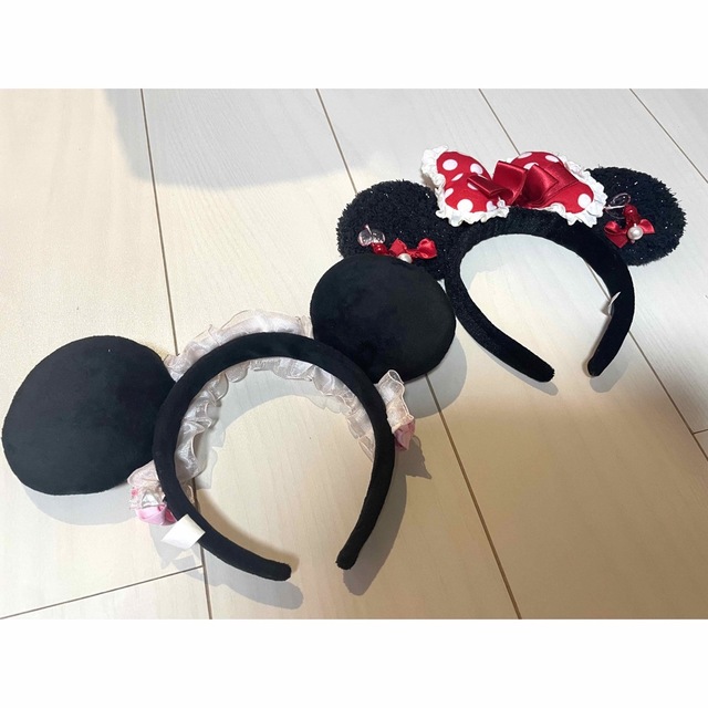 Disney(ディズニー)のディズニーランド　ミニーちゃんカチューシャ　薔薇単品 レディースのヘアアクセサリー(カチューシャ)の商品写真