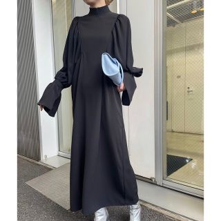 アメリヴィンテージ(Ameri VINTAGE)の未使用新品　ameri UPPER VOLUME OVER DRESS M 黒　(ロングワンピース/マキシワンピース)