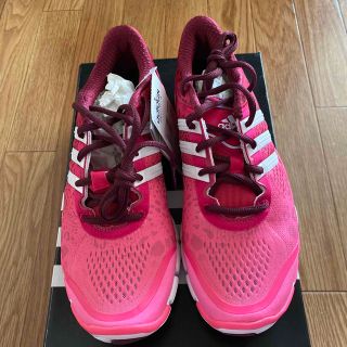 アディダス(adidas)のトレーニングシューズ（室内用）(スニーカー)