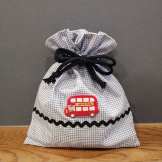 ♥再販♥　【ハンドメイド】　ファミリア　巾着　✨　給食袋　♥ワッペン付♥　水色(外出用品)