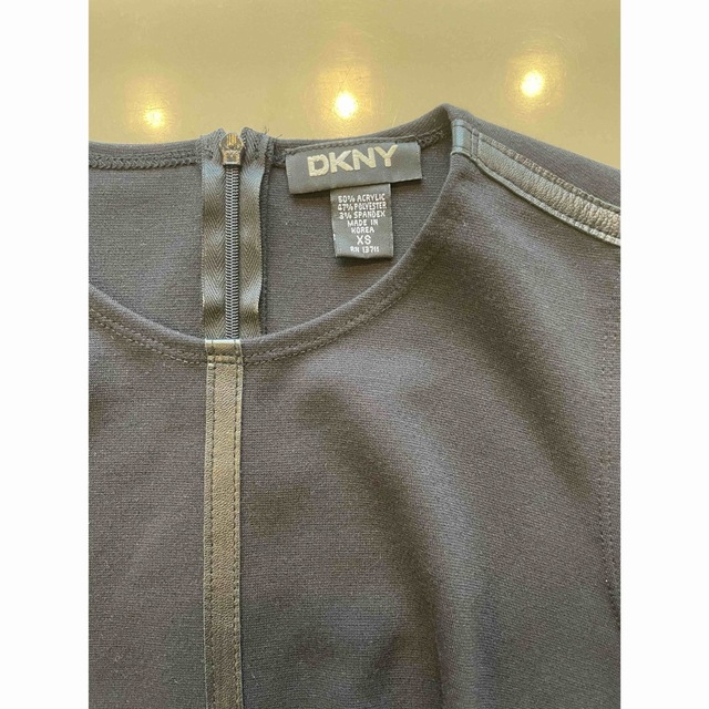 DKNY(ダナキャランニューヨーク)のDKNY ノースリーブ　黒　トップス　XS ダナキャラン レディースのトップス(カットソー(半袖/袖なし))の商品写真