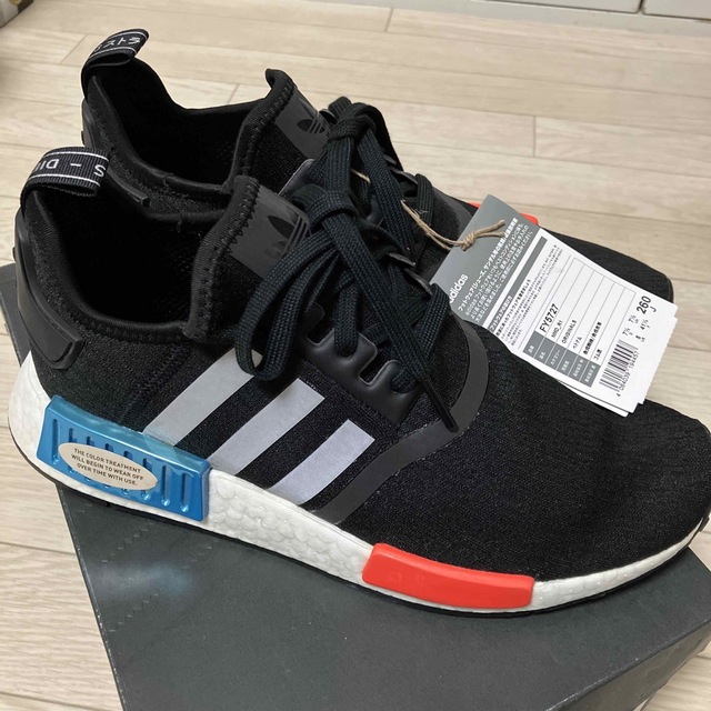 adidas NMD R1 スニーカー　定価17600円