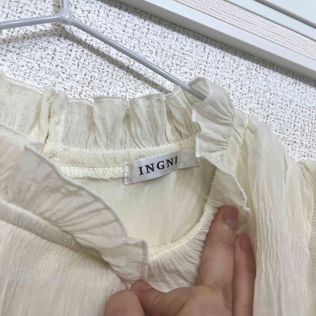 INGNI(イング)のINGNI ノースリーブ タンクトップ 白 レディースのトップス(カットソー(半袖/袖なし))の商品写真