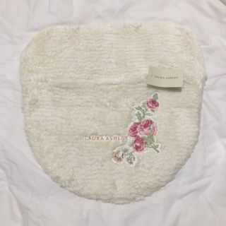 ローラアシュレイ(LAURA ASHLEY)のローラアシュレイ♡蓋カバー♡トイレタリー♡オフホワイト(トイレマット)