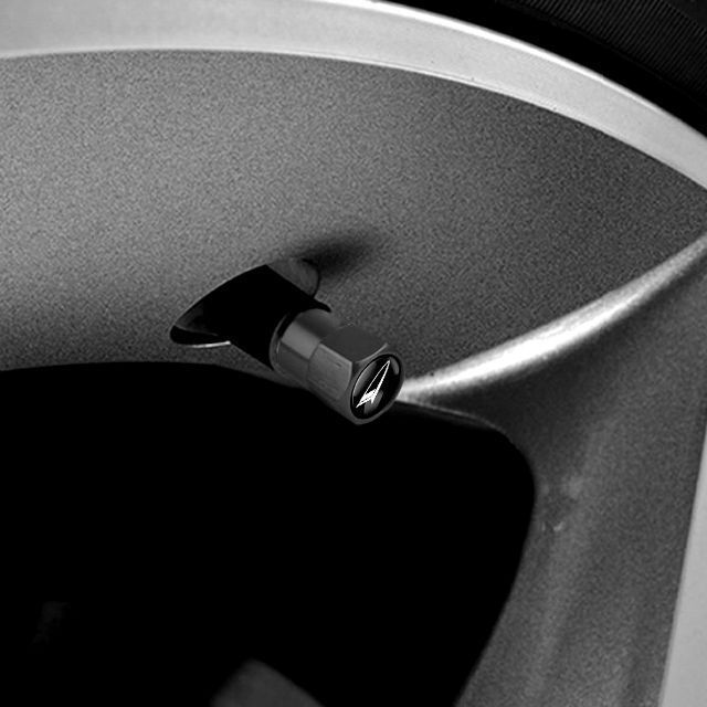 ダイハツ(ダイハツ)のダイハツ タイヤバルブ エアーバルブ キャップ ブラック (4個セット) 自動車/バイクの自動車(車外アクセサリ)の商品写真
