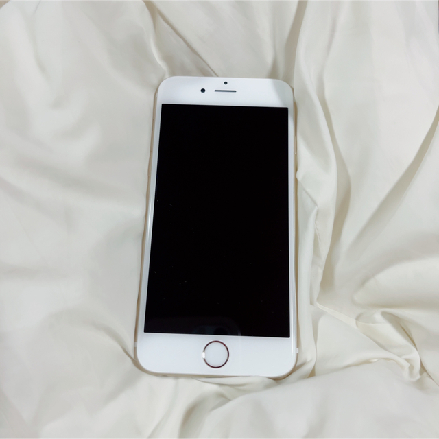 Apple(アップル)のiPhone 6 Gold 16 GB gold スマホ/家電/カメラのスマートフォン/携帯電話(スマートフォン本体)の商品写真