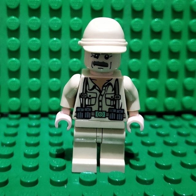 Lego(レゴ)の専用 LEGO インディ ジョーンズ ミニフィグセット ロシア軍 ドイツ軍兵士 エンタメ/ホビーのおもちゃ/ぬいぐるみ(その他)の商品写真