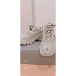 バレンシアガ(Balenciaga)のバレンシアガスニーカー　ベージュ(スニーカー)