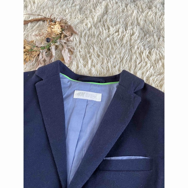 H&M(エイチアンドエム)のh&m 120 テーラードジャケット　ネクタイ付き　スーツ　フォーマル キッズ/ベビー/マタニティのキッズ服男の子用(90cm~)(ドレス/フォーマル)の商品写真