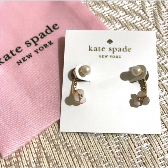 kate spade new york(ケイトスペードニューヨーク)のkate spade ケイトスペード フラワー パール ピアス レディースのアクセサリー(ピアス)の商品写真