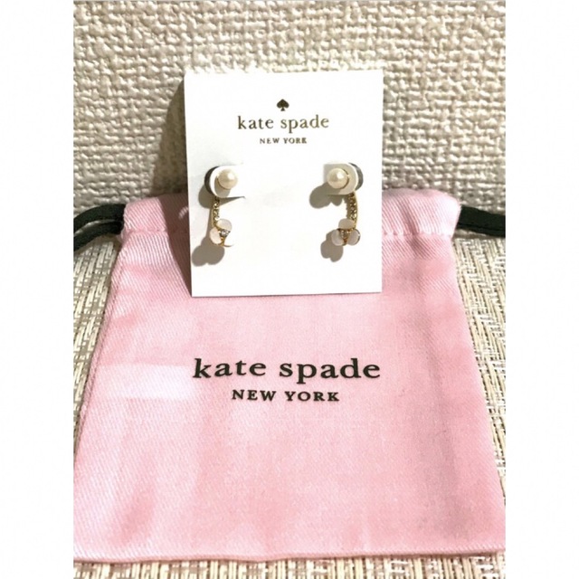 kate spade new york(ケイトスペードニューヨーク)のkate spade ケイトスペード フラワー パール ピアス レディースのアクセサリー(ピアス)の商品写真