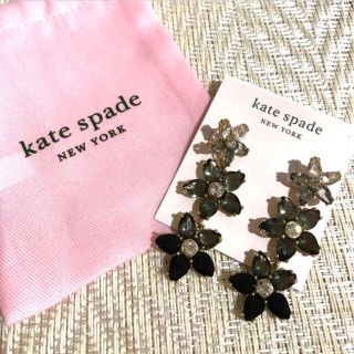 ケイトスペードニューヨーク(kate spade new york)のkate spade ケイトスペード フラワー クリスタル ピアス ブラック(ピアス)