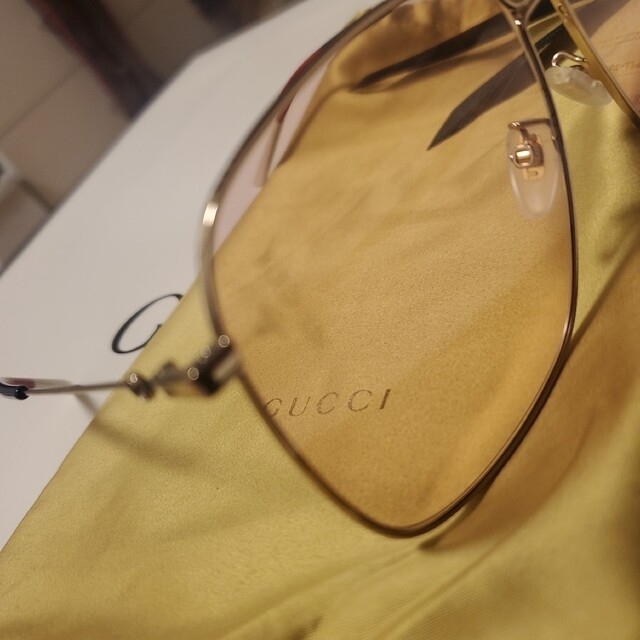 Gucci(グッチ)の最終値下げ新品同様❗GUCCIサングラスゴールドフレームBee　GGスプリーム メンズのファッション小物(サングラス/メガネ)の商品写真