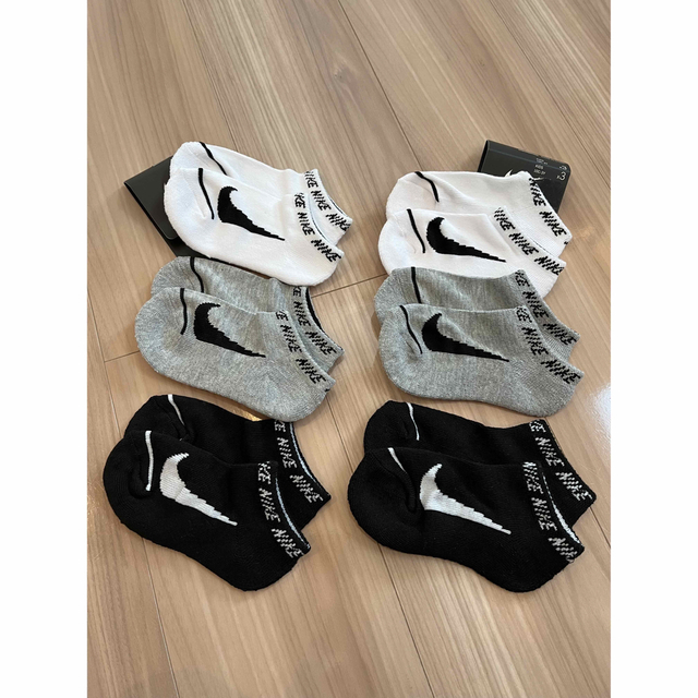 NIKE(ナイキ)の【新品未使用】NIKE ナイキ　キッズ　靴下　6足セット　約19-21cm キッズ/ベビー/マタニティのこども用ファッション小物(靴下/タイツ)の商品写真