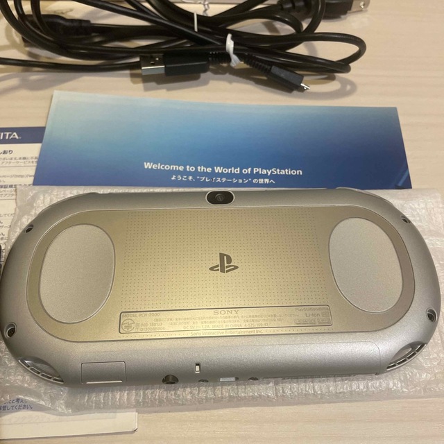 PlayStation Vita(プレイステーションヴィータ)のSONY PlayStationVITA 本体 PCH-2000 ZA25 エンタメ/ホビーのゲームソフト/ゲーム機本体(携帯用ゲーム機本体)の商品写真