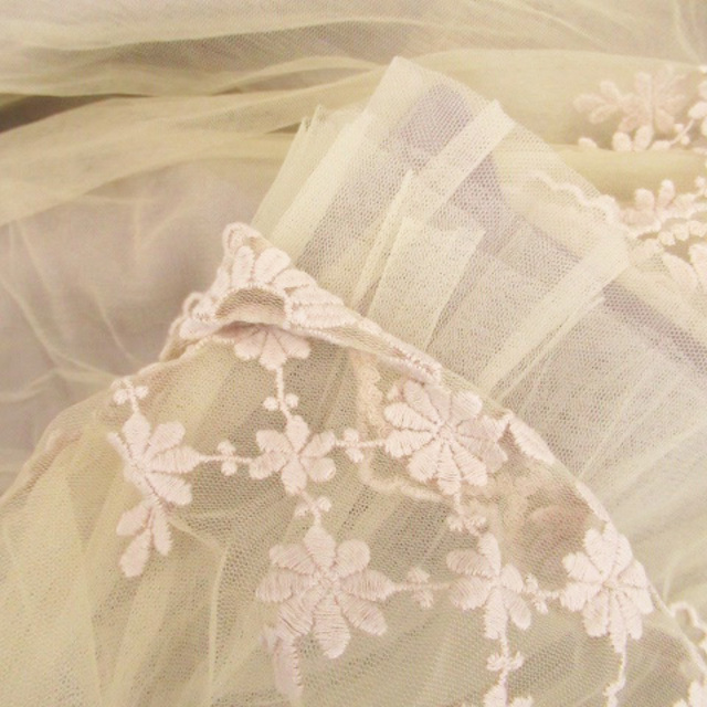 ボンメルスリー チュールスカート フレアスカート 花柄刺繍 38 黄色 グレー レディースのスカート(ひざ丈スカート)の商品写真