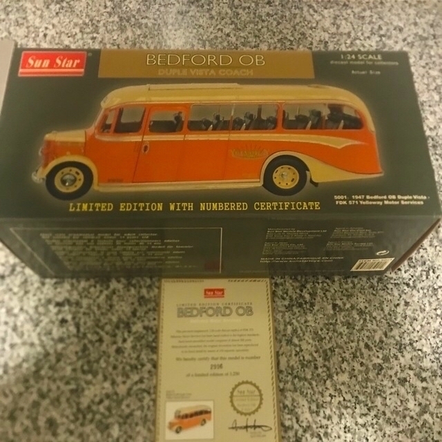Bedford OB Coach ベッドフォード バス1:24サイズミニカー