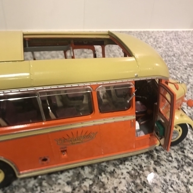 Bedford OB Coach ベッドフォード バス1:24サイズミニカー