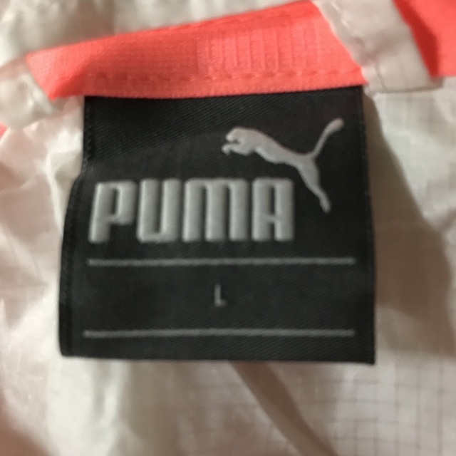 PUMA(プーマ)のプーマ　レディースポケッタブルウインドーブレーカー スポーツ/アウトドアのランニング(ウェア)の商品写真