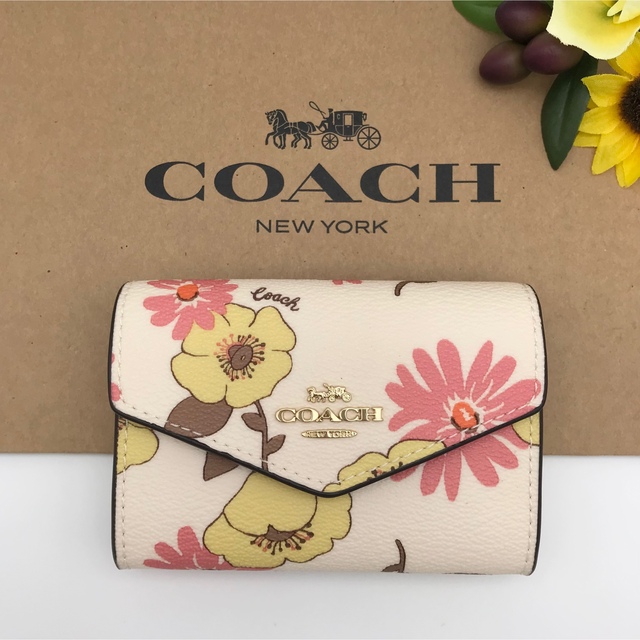 COACH(コーチ)のCOACH ★大人気★ フラップカードケース フローラルクラスタープリント 新品 レディースのファッション小物(名刺入れ/定期入れ)の商品写真