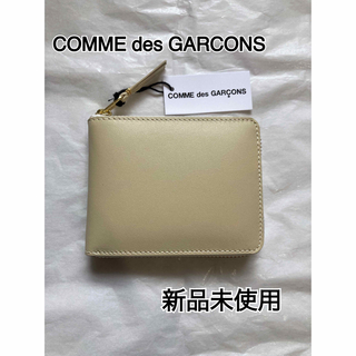 新品未使用】【COMME des GARCONS 】二つ折りコンパクト財布 白-