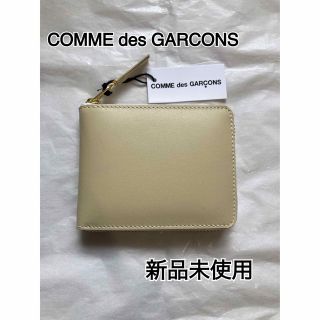 【新品未使用】【COMME des GARCONS 】二つ折りコンパクト財布　白