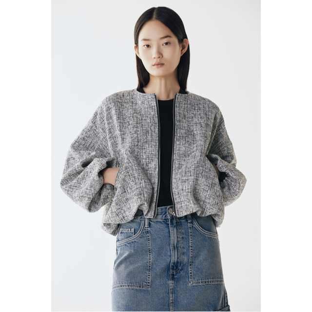 ZARA(ザラ)のZARA ストラクチャー　ボンバージャケット　M レディースのジャケット/アウター(ブルゾン)の商品写真