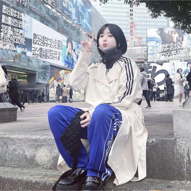 アディダス adidasトレンチコート あのちゃん-