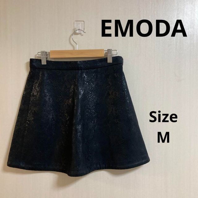 EMODA(エモダ)の8a176 EMODA レディース　ミニスカート　蛇柄スカート レディースのスカート(ミニスカート)の商品写真