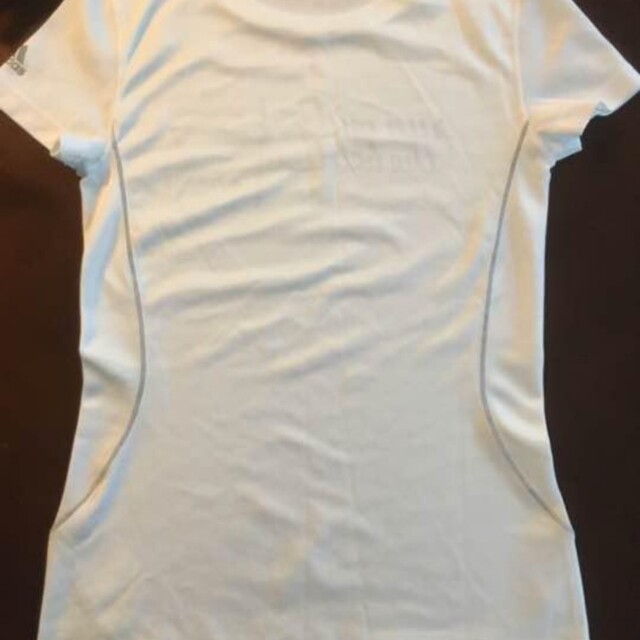 完売！Sサイズ　adidasランニングTシャツ レディースのトップス(Tシャツ(半袖/袖なし))の商品写真