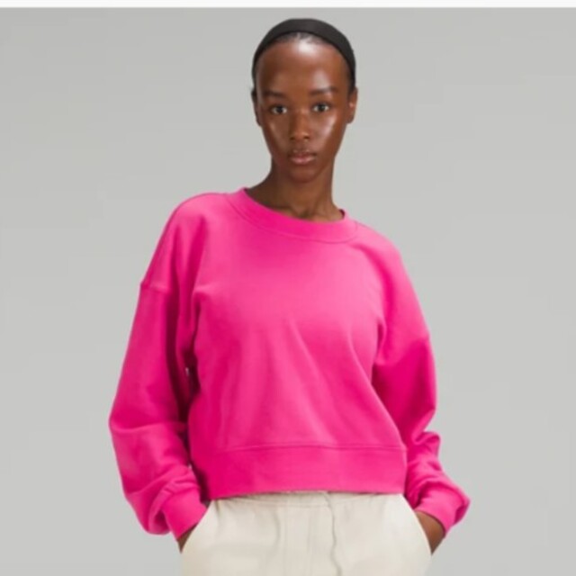 lululemon(ルルレモン)のPerfectly Oversized Cropped Crew レディースのトップス(トレーナー/スウェット)の商品写真