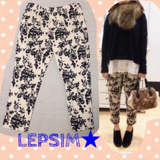 レプシィム(LEPSIM)のLEPSIM✳︎新品花柄トラウザーパンツ(カジュアルパンツ)