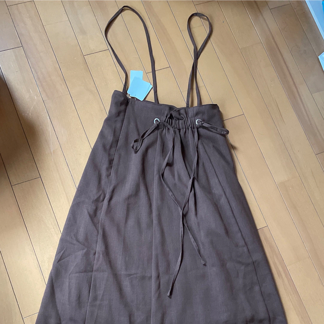 ROSE BUD(ローズバッド)の未使用タグ付き　ROSE BUD サスペンダー付き ハイウエスト ロングスカート レディースのスカート(ロングスカート)の商品写真
