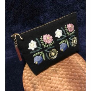 四季の花　Four seasons flower 刺繍のポーチ(ポーチ)